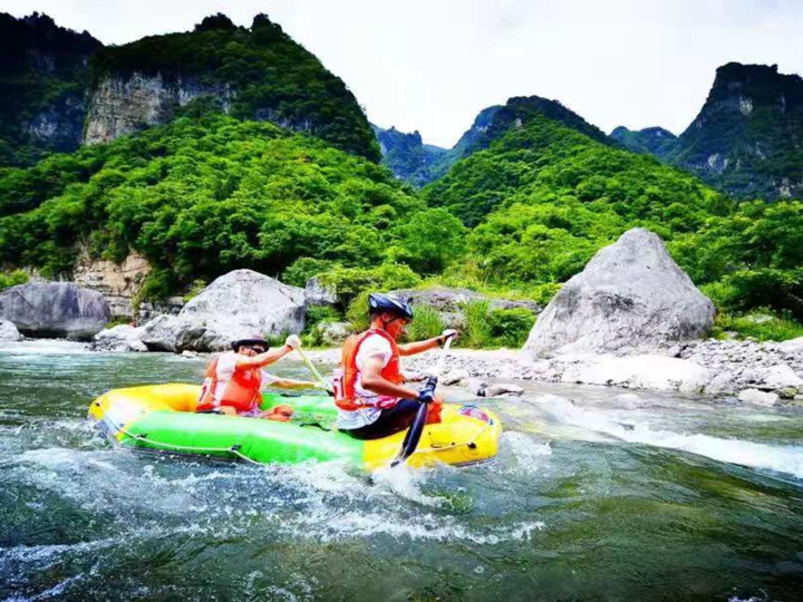 宜昌朝天吼漂流直通車 