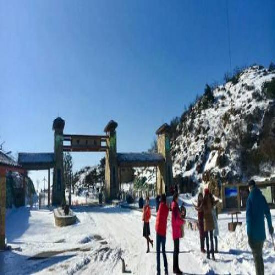 宜昌百里荒滑雪二日游（住景區(qū)紅葉客棧）_宜昌滑雪旅游